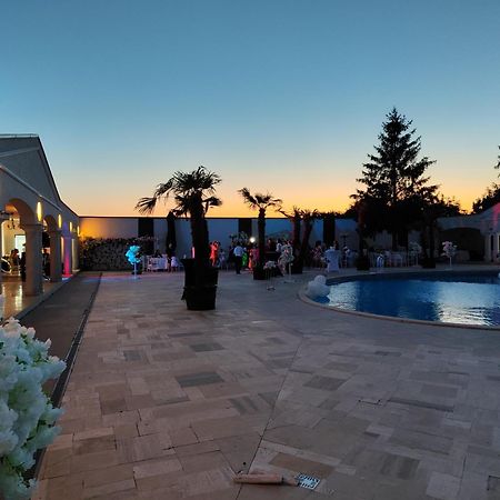 Hotel Rodiv Găeşti Екстериор снимка