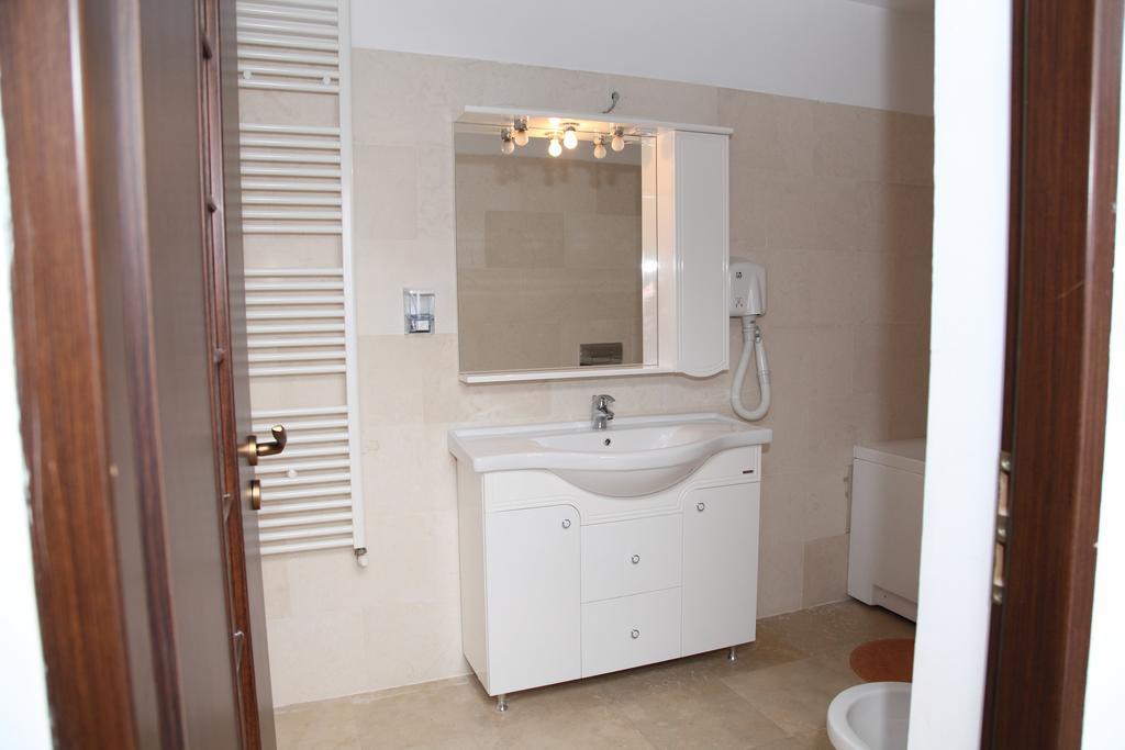 Hotel Rodiv Găeşti Екстериор снимка