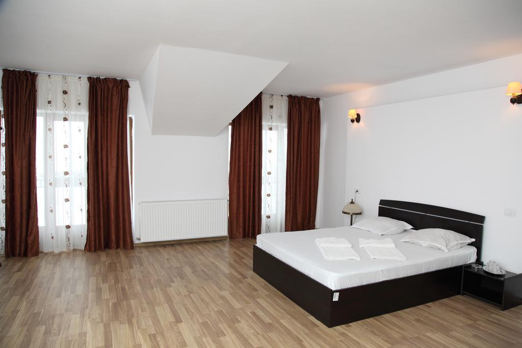 Hotel Rodiv Găeşti Стая снимка