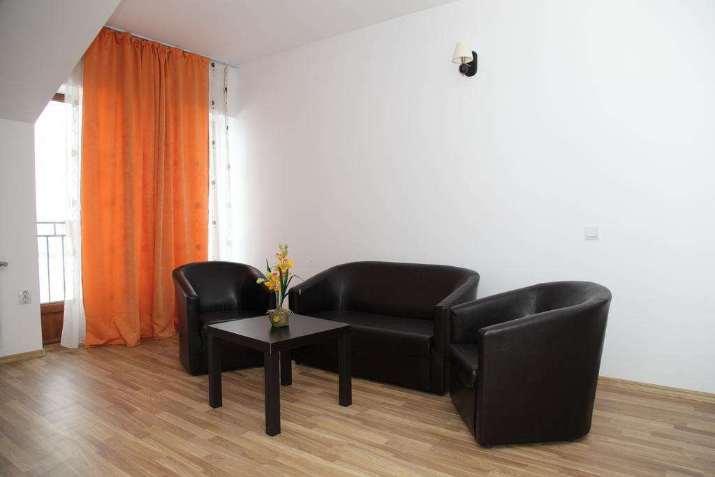 Hotel Rodiv Găeşti Екстериор снимка